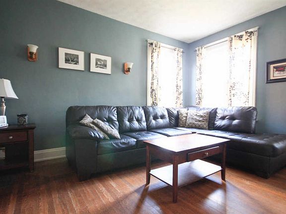 3rd image of 3855 Davis Ave