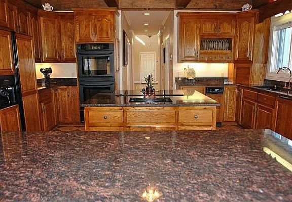 Granite/Oak Kitchen