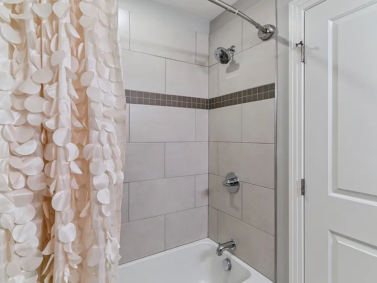 2428 N Clarkson St — Photo 28