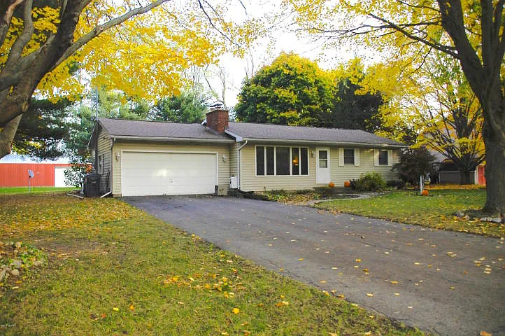 160 Ebinger Ave photo 1