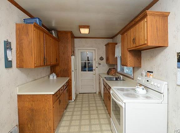 2nd image of 716 S Lake Blvd