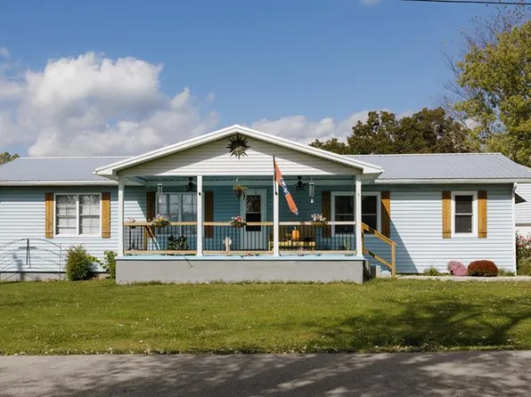 435 Patton Heights Cir, Jamestown, TN 38556