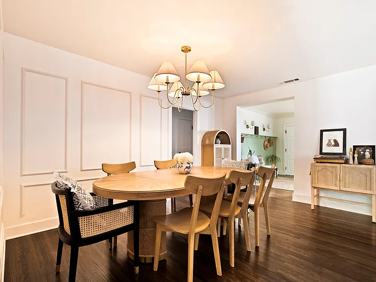 1087 S Plymouth Blvd — Photo 5