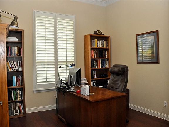 5th image of 615 Chalk Hill Ln