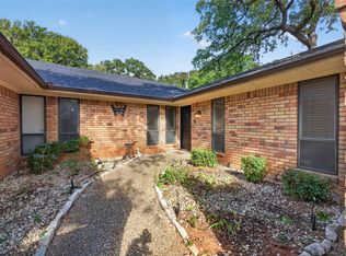 2304 Belfry Ct, Arlington, TX 76011