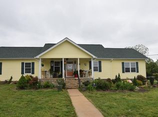 671 Tom Hunter Rd, Pilot mountain, NC 27041