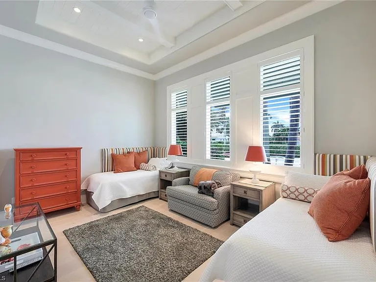 425 Harbour Dr — Photo 14