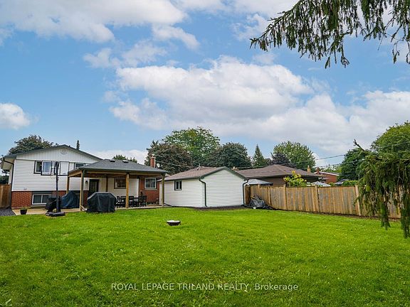 3rd image of 93 Goldwick Cres