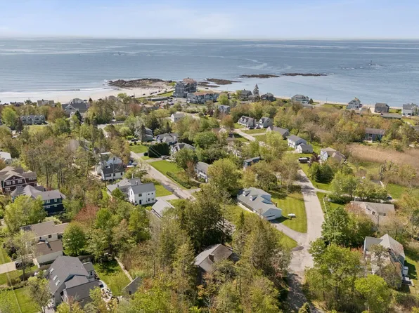 11 Evergreen Avenue, Kennebunk, ME 04043