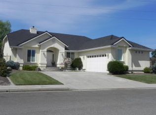 951 River Bend Rd, Redding, CA 96003