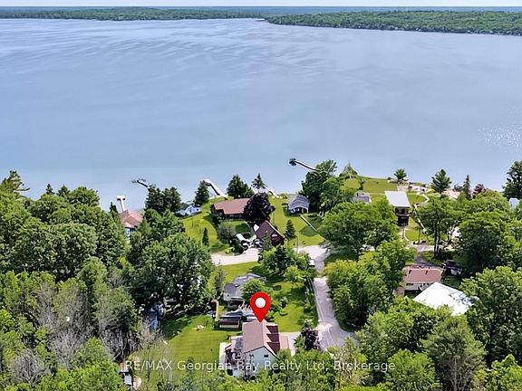 3rd image of 4 Moore Ave