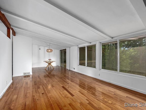 5th image of 951 Kendalwood St NE