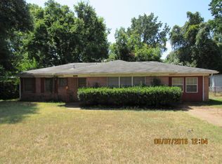 608 W Point Tap Rd, Palestine, TX 75803