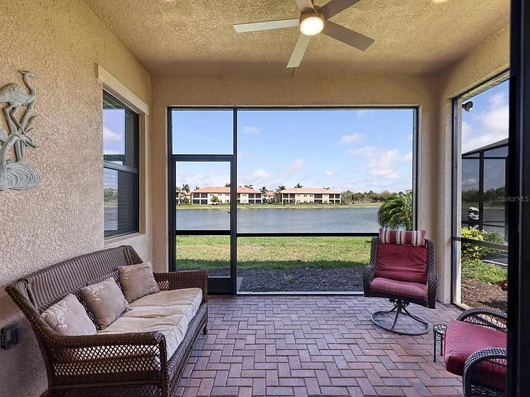 10424 Crooked Creek Dr — Photo 32