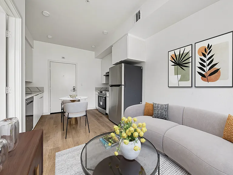 Haven on Amherst — Photo 4