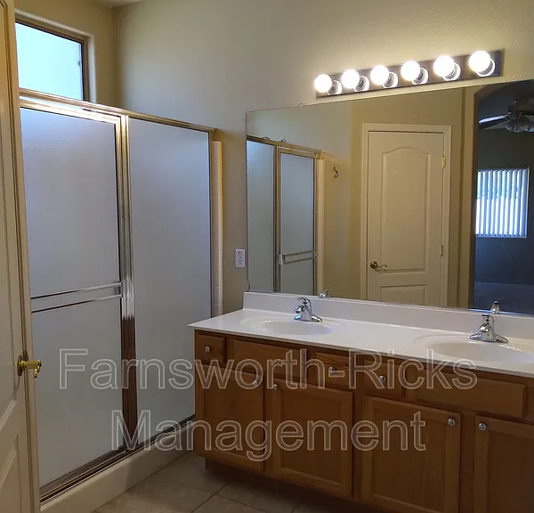 1154 E Locust Dr — Photo 13