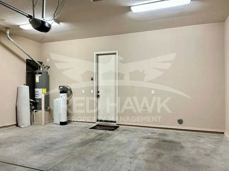 1748 N Makalu Cir — Photo 16
