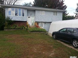 31 Blacker St, Brentwood, NY 11717