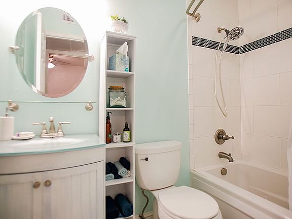 Bathroom with jetted tub