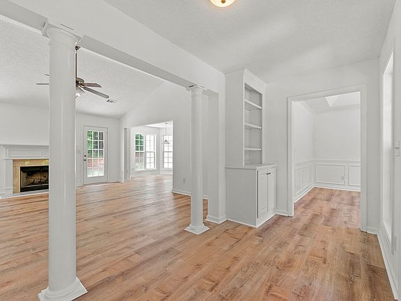 3rd image of 214 Cheyenne Way