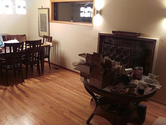 Dining room/sitting area