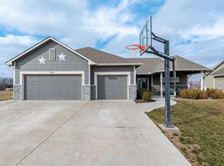 924 Cedar Brook Cir, Mulvane, KS 67110