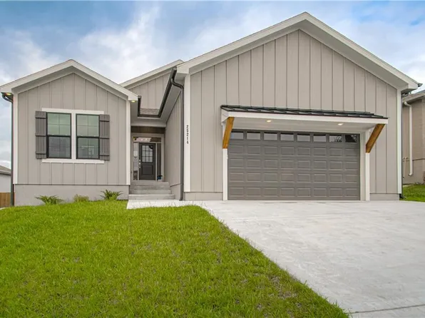 25197 W 142nd Ter, Olathe, KS 66061