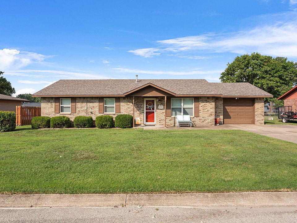 1st image of 610 Meadowlark Ln