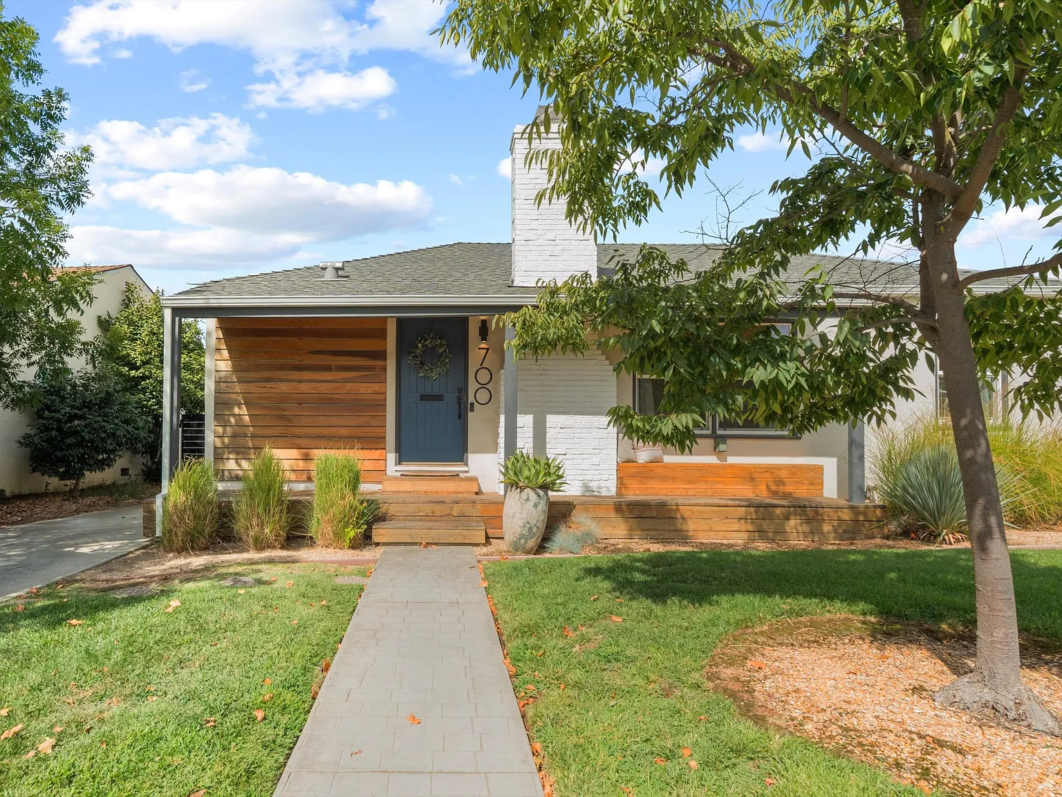 3 bed, $5,400 — Photo 1
