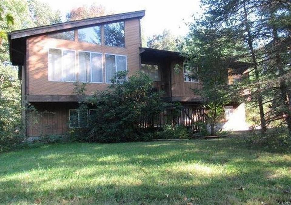 1st image of 32 Wedgewood Ln