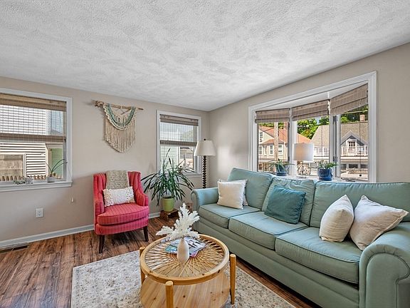 4th image of 6 Lenox St #1