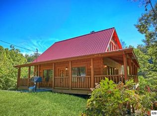 954 E Fir St, Pigeon Forge, TN 37876