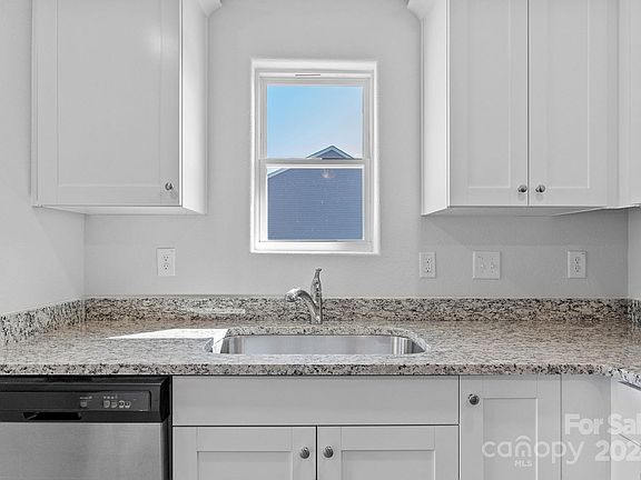 5th image of 3308 Fox Hall Dr