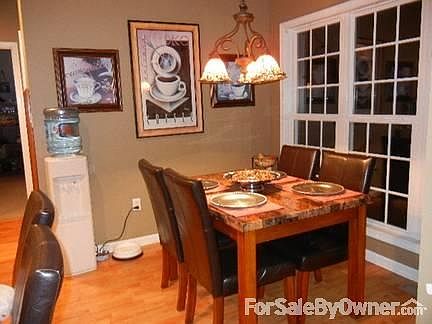 Eat-In Kitchen