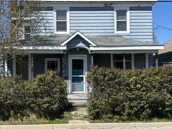 21 Regent St, Cape Breton, NS B2A 2E3