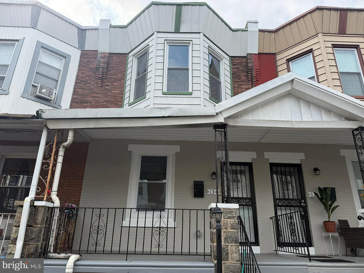 3 bed, 1.0 bath, 1088 sqft, $1,575 — Photo 2