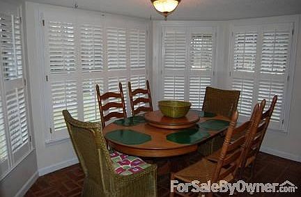 Breakfast room
						:
						Bay window with Plantation Shutters, Brick floors