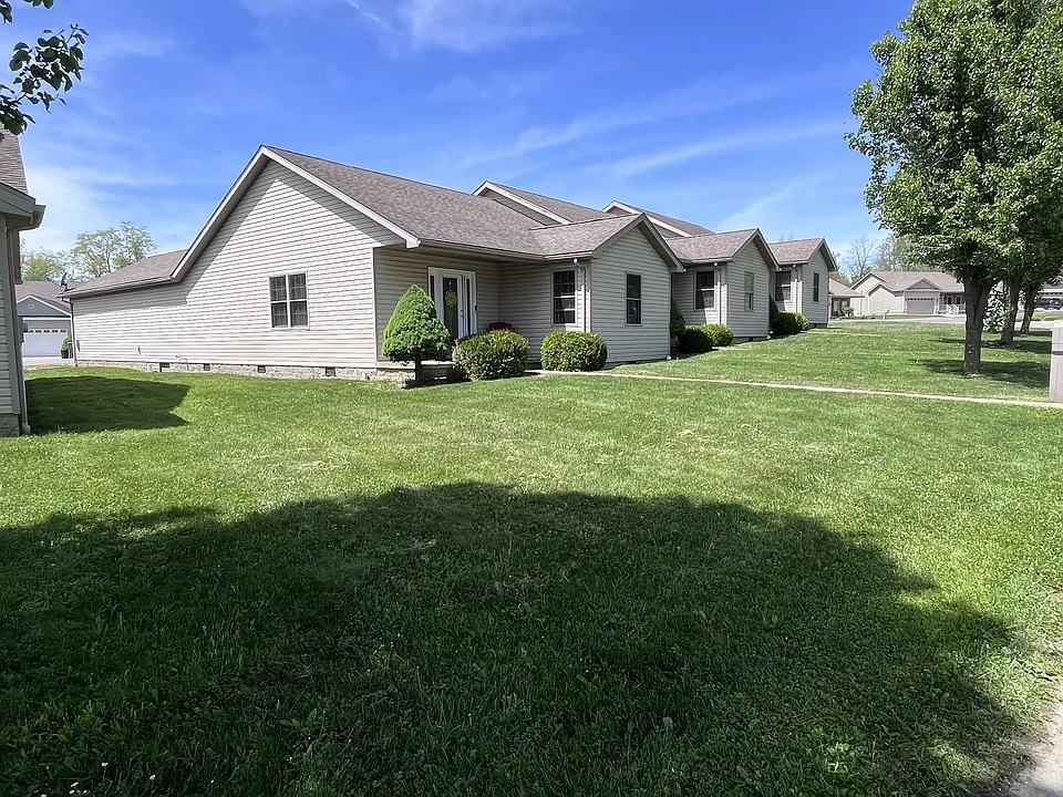 207 Edgewater Dr #207