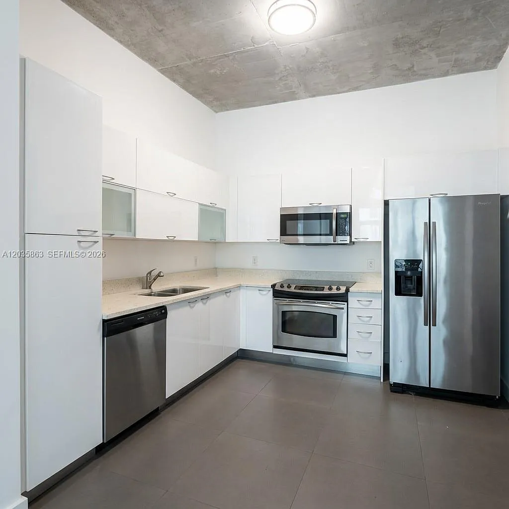 1 bed, 1.0 bath, 738 sqft, $2,280 — Photo 2