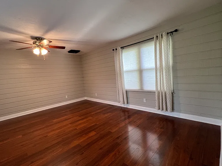 331 Madison Dr — Photo 16