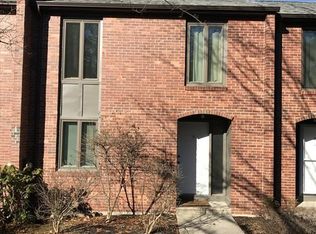 5 Bedford Ct, Amherst, MA 01002