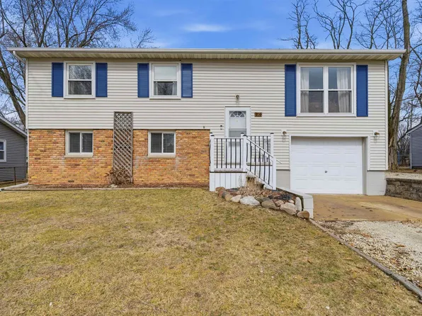 210 Blossom Ter, Washington, IL 61571