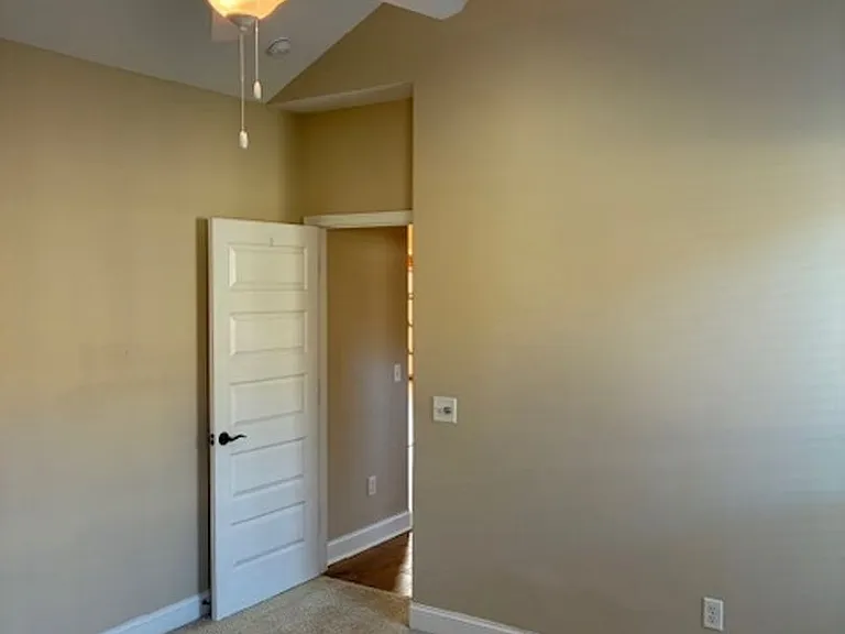 102 Miller Ct — Photo 35