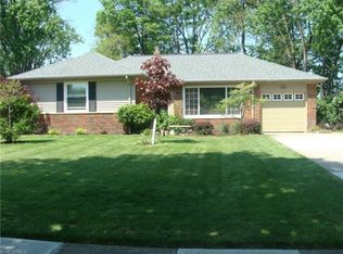 1224 Blanchester Rd, Lyndhurst, OH 44124