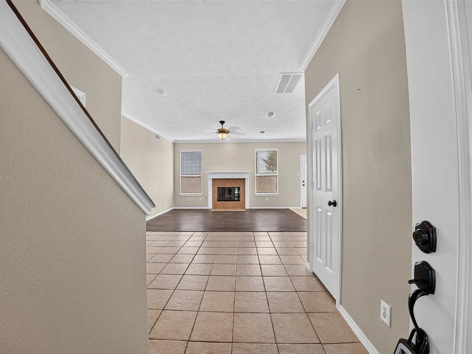 3 bed, 2.5 bath, 1778 sqft, $2,200 — Photo 3