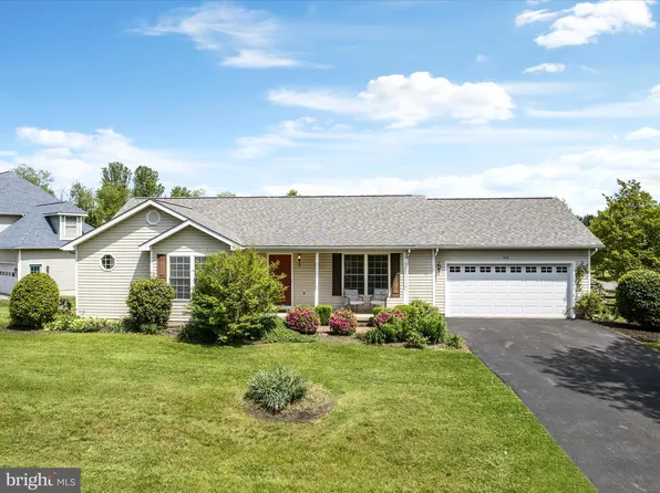 216 Barrel Horse Dr, Charles Town, WV 25414