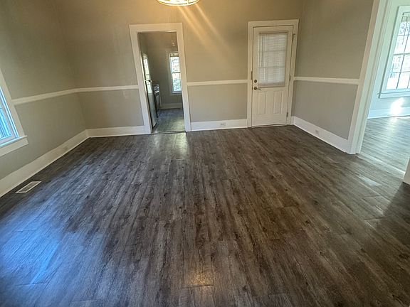 4th image of 1118 Hargrove St