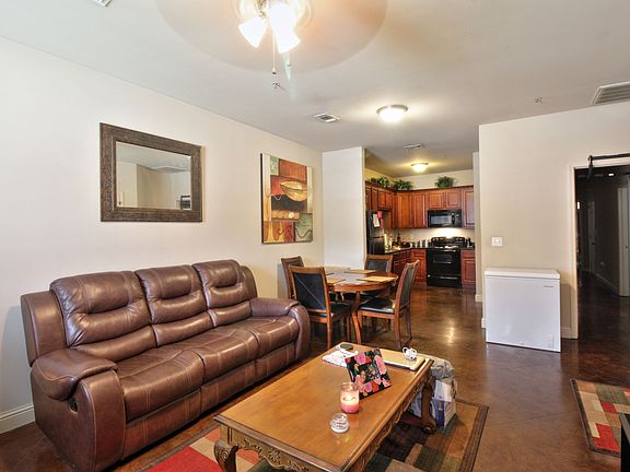 3rd image of 2964 Magnolia Dr