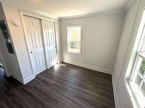3rd image of 921 East Ave