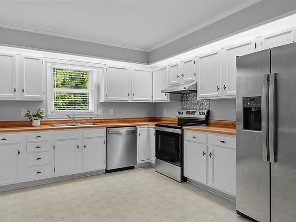 4th image of 2212 Windrow Ct